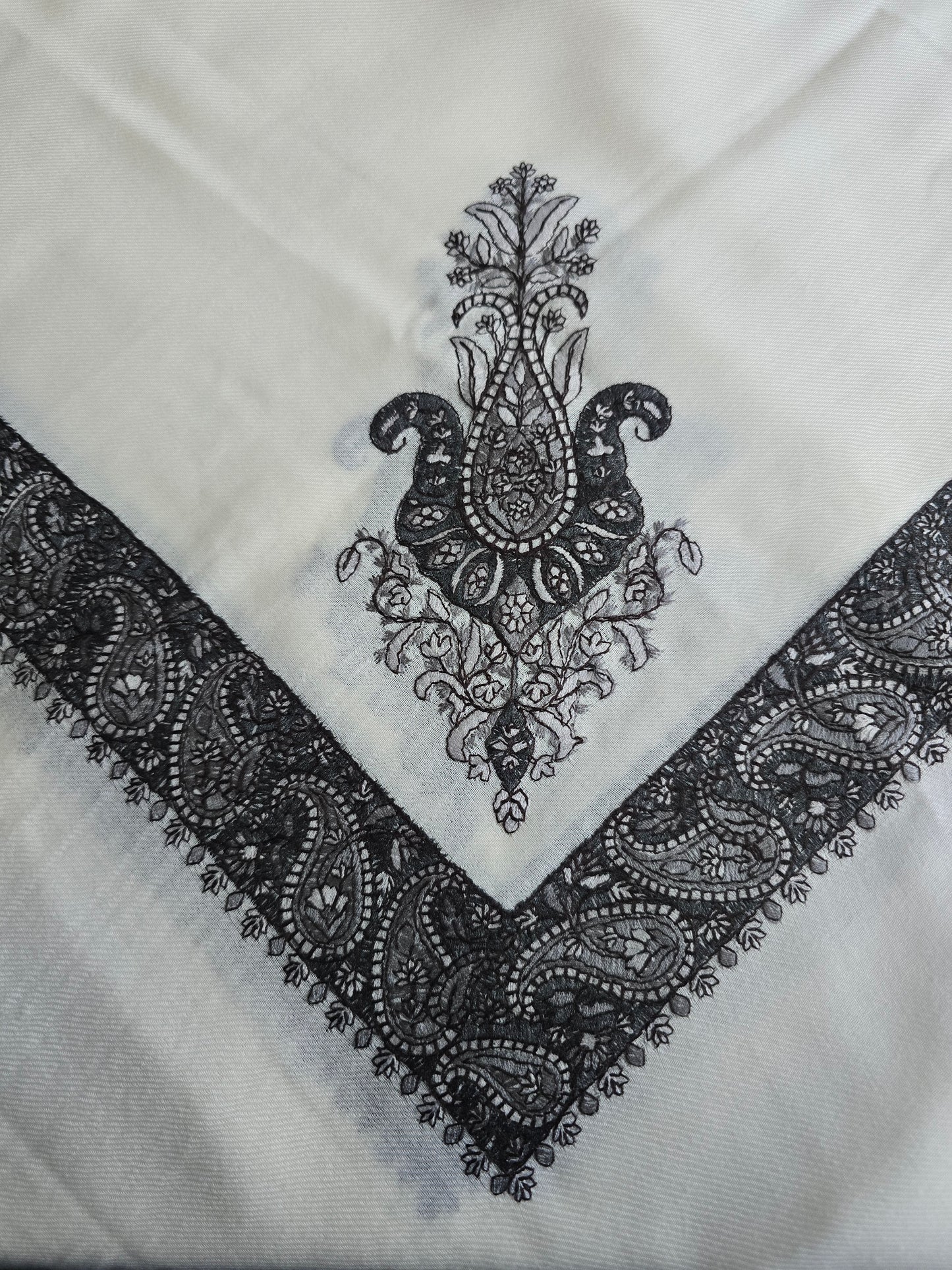 Ivory | Off White Yemeni Shemagh - Grey Embroidery