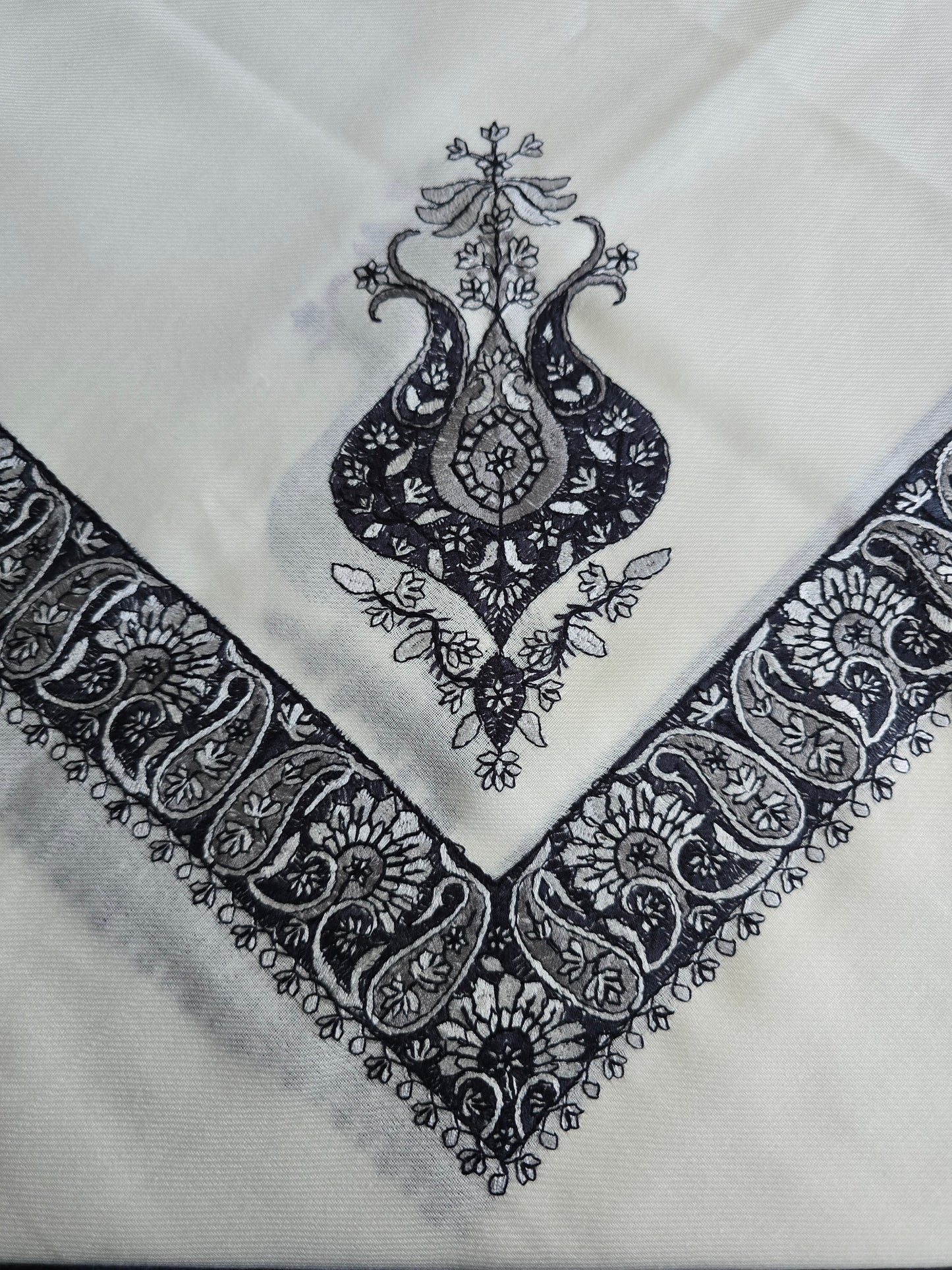Ivory | Off White Yemeni Shemagh - Grey Embroidery