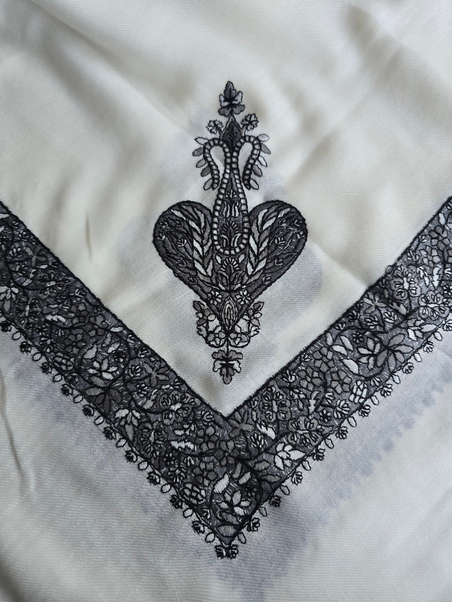 Ivory | Off White Yemeni Shemagh - Grey Embroidery